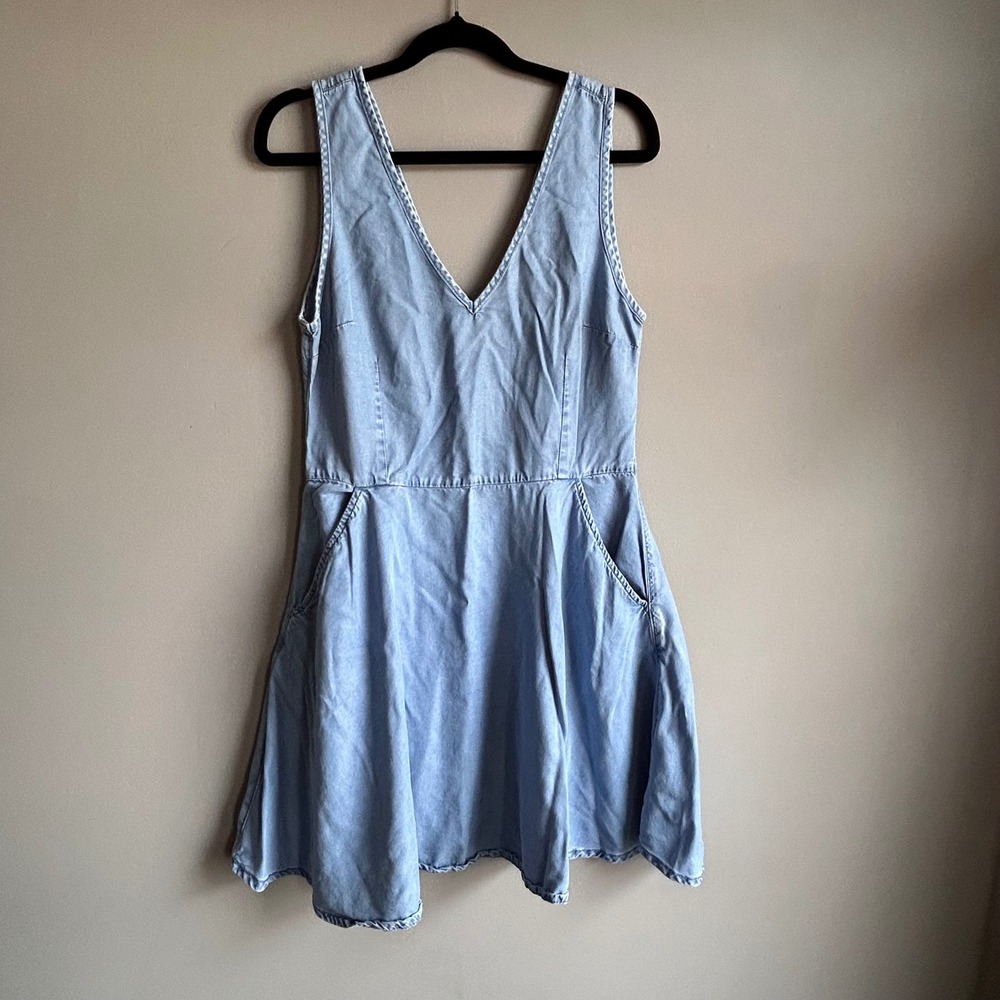 Topshop Blue Denim V-Neck Skater Dress Sleeveless Pockets Light Wash‎ US 8 UK 12